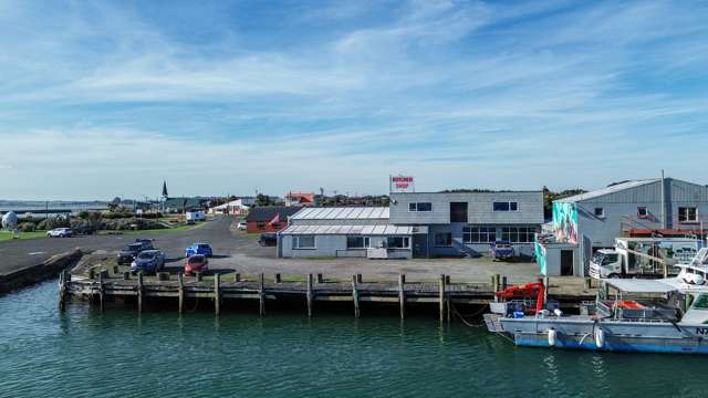 A  Wharf Opportunity in Riverton!