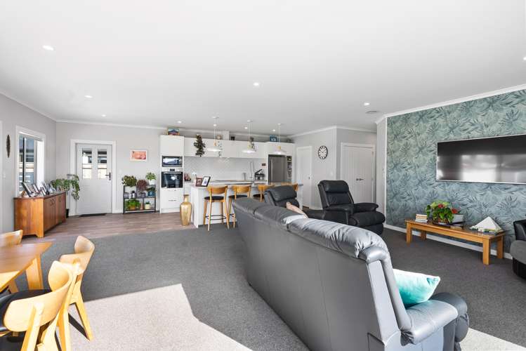 27 County Drive Hawera_6
