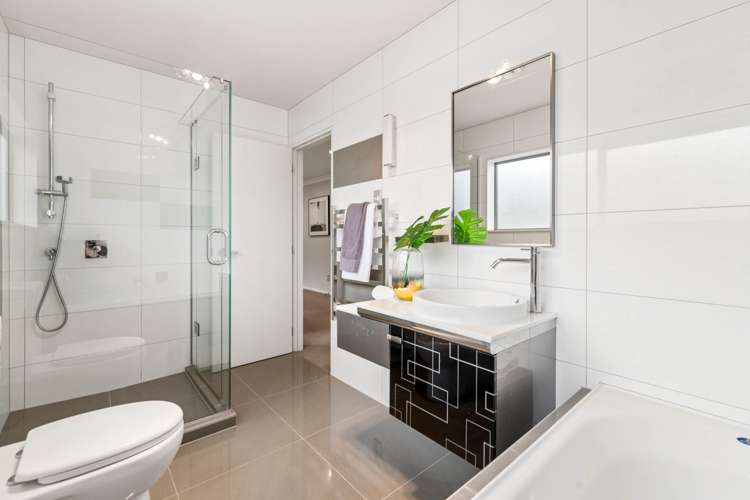 4 Sunglade Grove Flat Bush_26