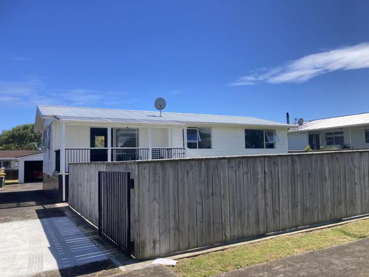 23 High Street East Waitara_24