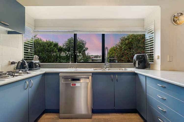 32 Holiday Road Stanmore Bay_14