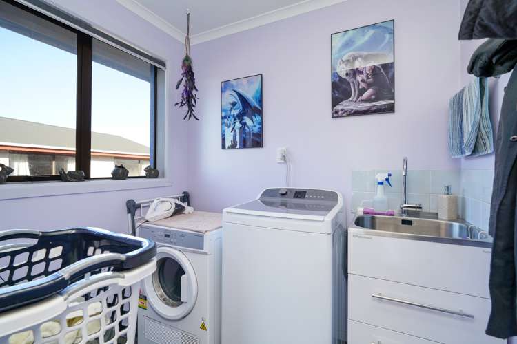 11 Lothian Crescent Strathern_12