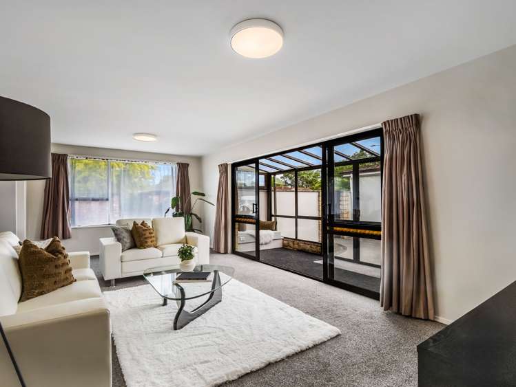 49 Yellowstone Crescent Burwood_5