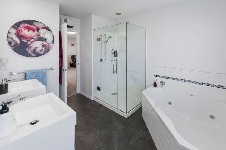 27 Faringdon Boulevard Rolleston_11