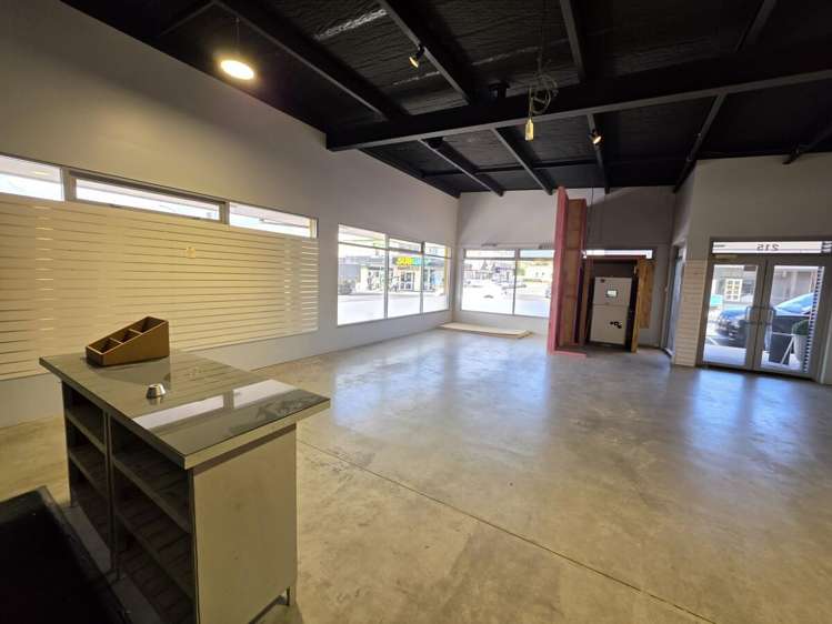 215 Main Highway Otaki_2