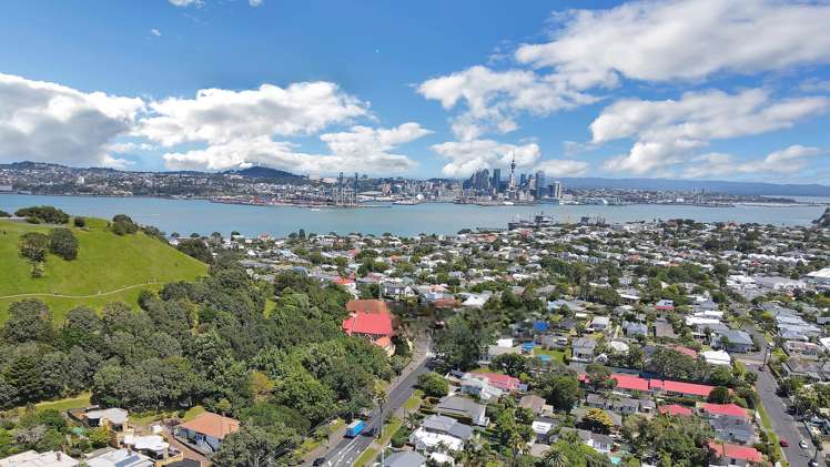 3 Lake Road Devonport_17