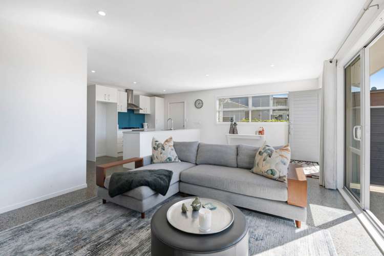 8a Beach Road Manly_16