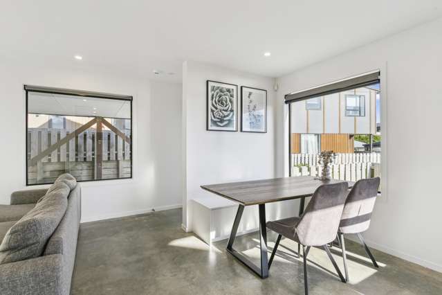 8 Astelia Way Woodridge_3