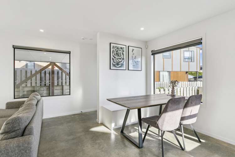 8 Astelia Way Woodridge_3