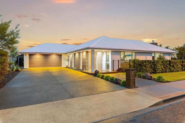 Impressive, Spacious & Entertainers Dream!