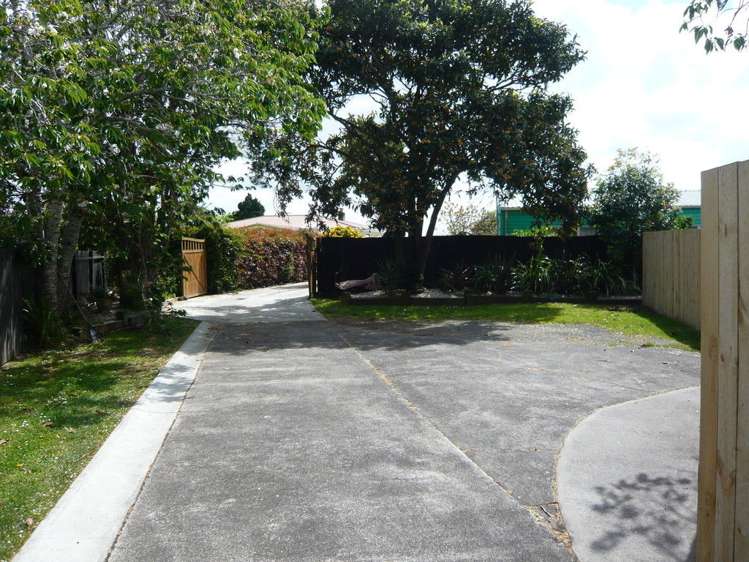 22 Montmere Avenue Te Atatu Peninsula_12