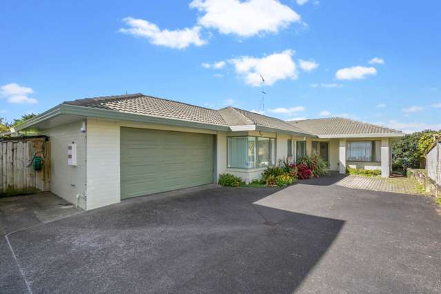 2/28 Carnoustie Drive Wattle Downs_1