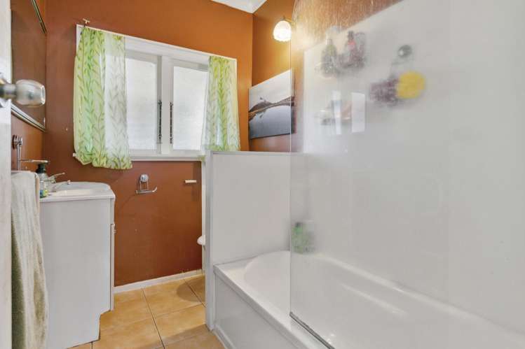 1/9 Sheehan Road Te Atatu South_11