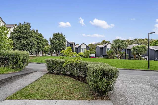 $880,000 - 3 Bedroom - PRESENT ALL OFFERS