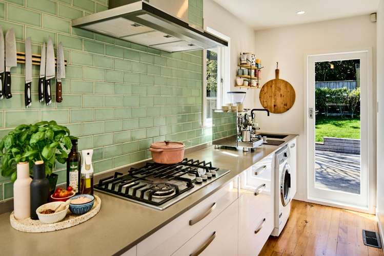 8 Beazley Avenue Paparangi_21