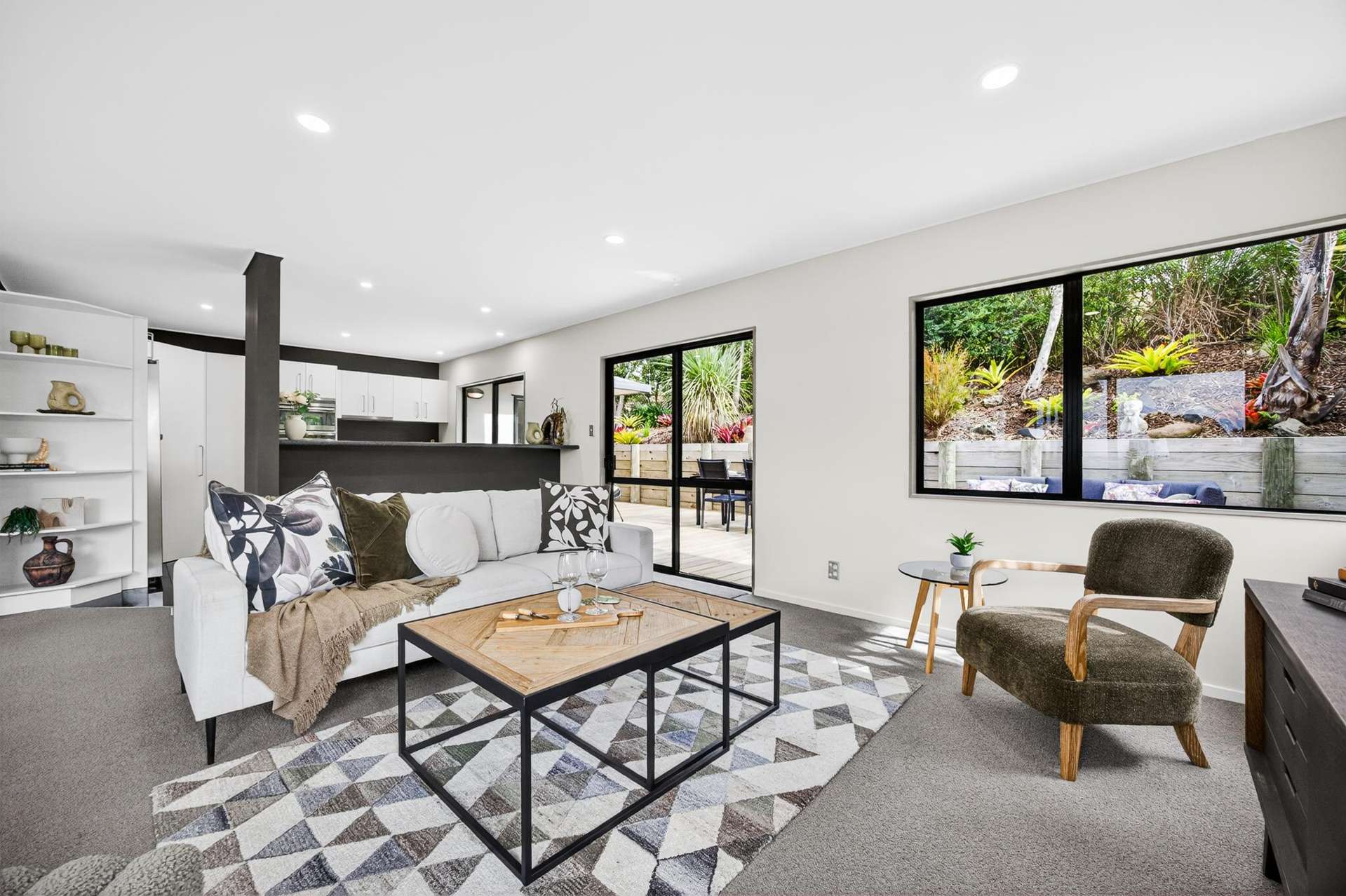 1/70B Carlisle Road Browns Bay_0