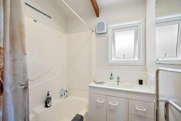 9 Redwood Rise Horahora_3