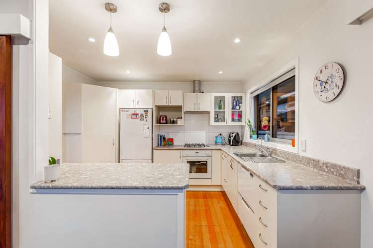 166 Royal Road Massey_4