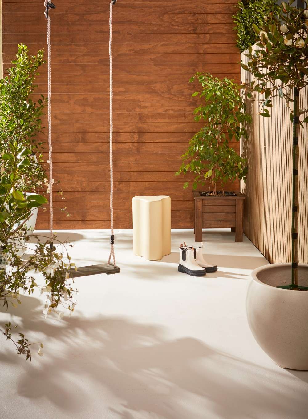 Walls and floor painted in Resene Triple White Pointer, trellis stained in Resene Woodsman Whitewash. Project by Vanessa Nouwens, image by Wendy Fenwick.