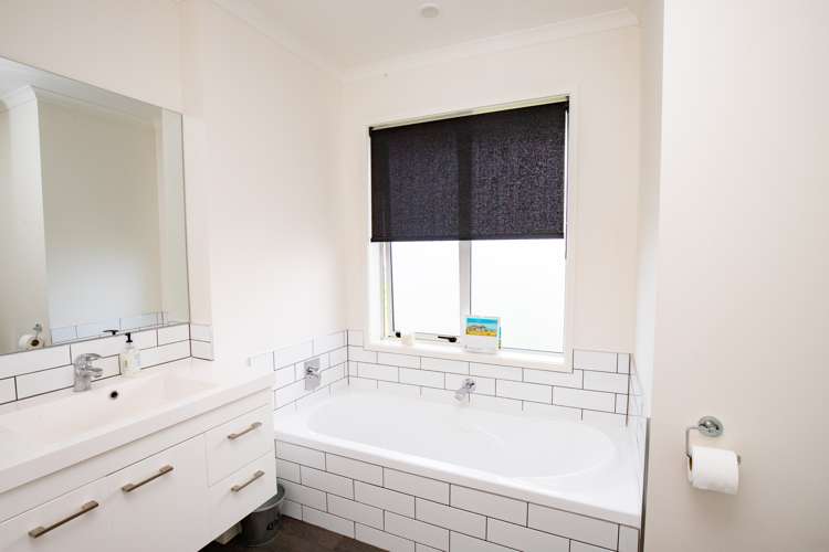 8 Costello Drive Ngatea_18