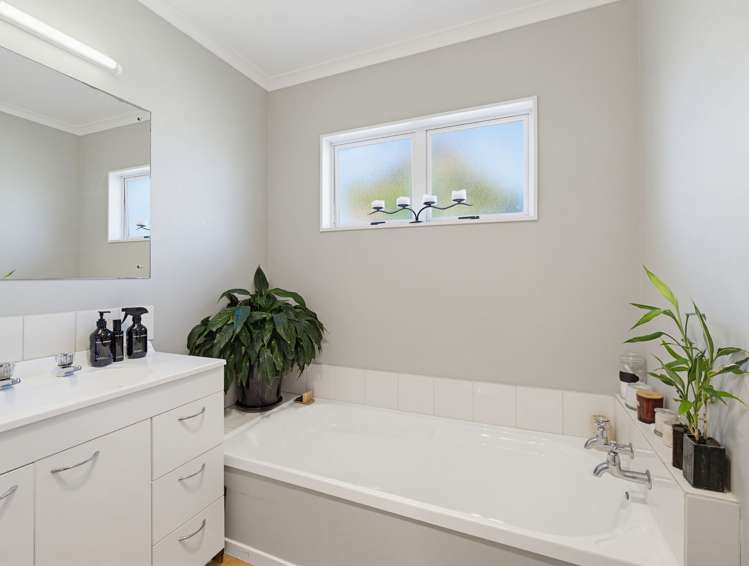 14 Escort Grove Awapuni_15