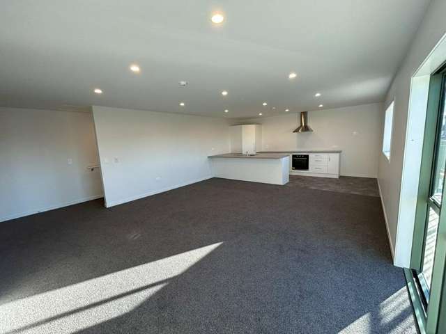 2/15 De Havilland Way 11229_2