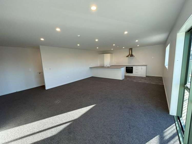 2/15 De Havilland Way 11229_2