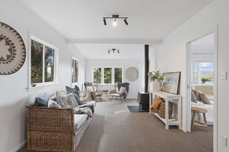 1114 Huia Road Huia_5