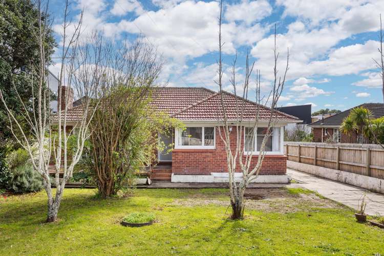 2131 Great North Road_0