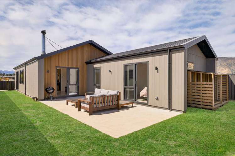 81 Burdon Loop Lake Hawea_13