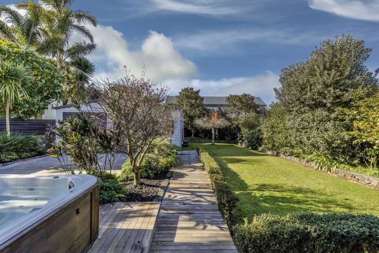 10 Volcanic Street Mount Eden_15