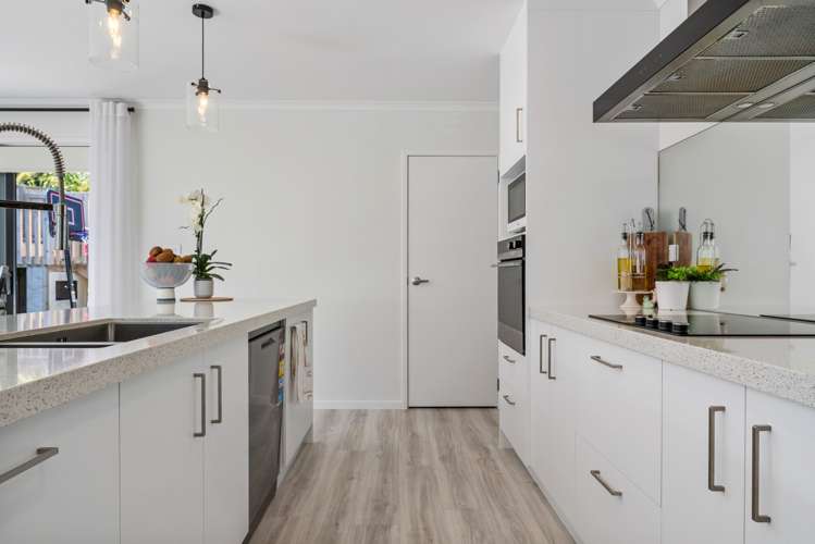 83 Whakaturou Crescent Pyes Pa_7