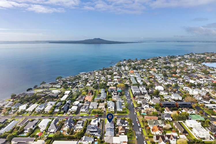 2/4 Cecil Road Milford_19