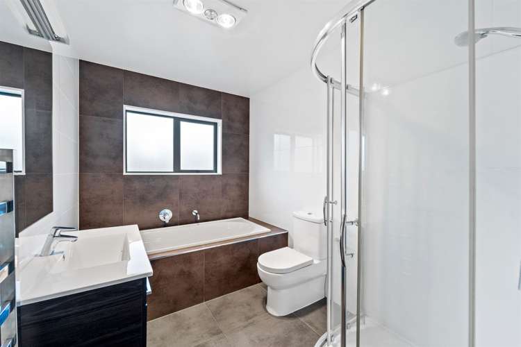 249 Alec Craig Way Gulf Harbour_13