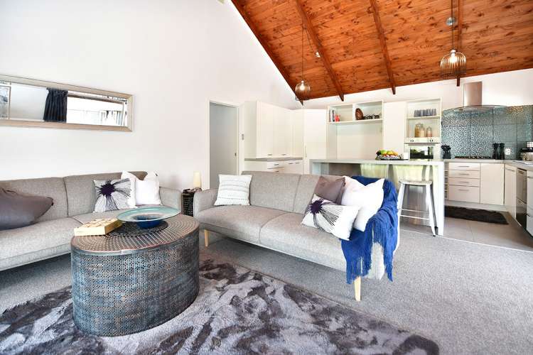 61 Brian Crescent Stanmore Bay_12