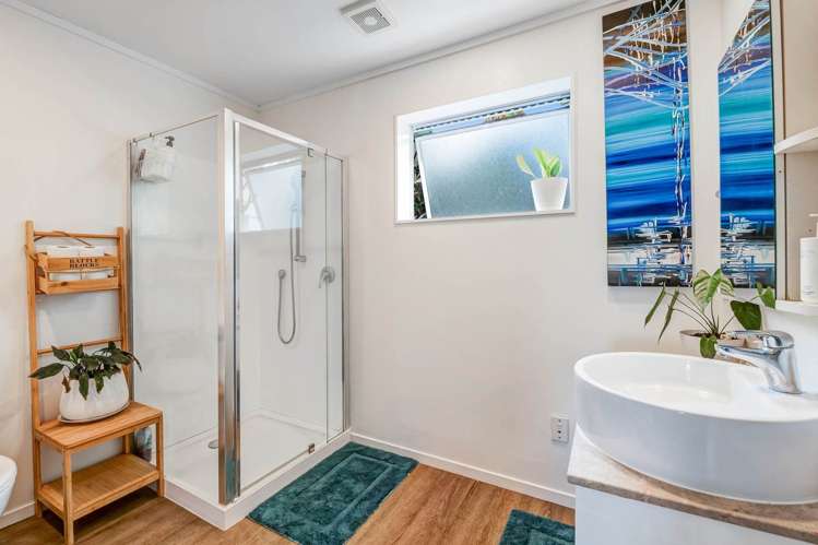 2/33F Springs Road Parakai_13