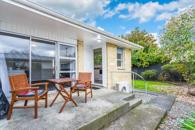 Two Bedroom Unit/Very Close To Shopping