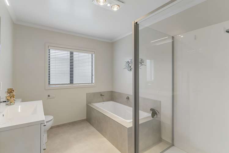 51 Couldrey Crescent Red Beach_17