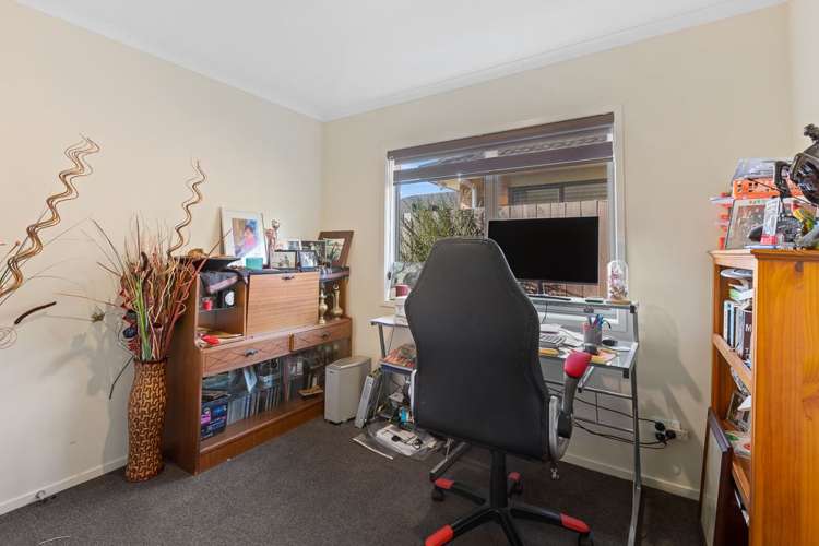 6 Caffreys Avenue Massey_11