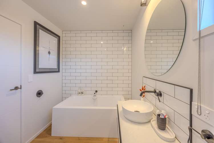 7 Hebbard Court Albert Town_16