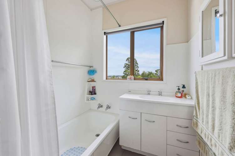 21 Sunset Road Totara Vale_23