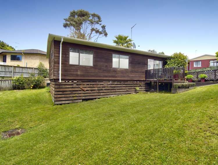 11 John Webster Place Glen Eden_13