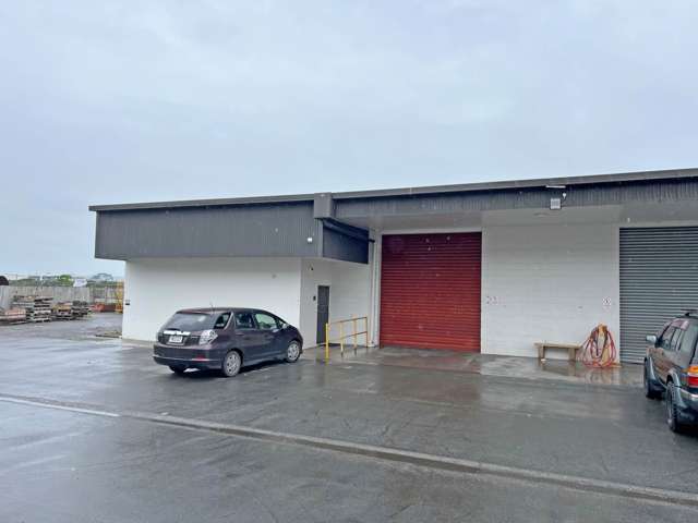 VERSATILE INDUSTRIAL UNIT FOR LEASE