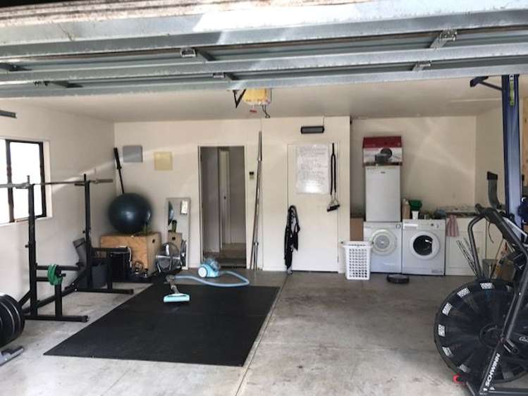 22 Baulcomb Parade Windsor Park_19