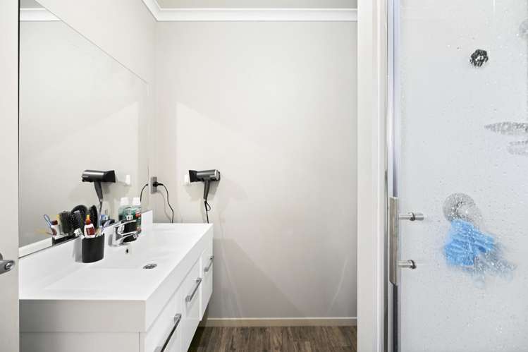 2/102 Old Farm Road Hamilton East_8