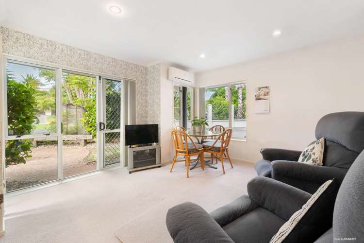 18 Gillett Place Botany Downs_23