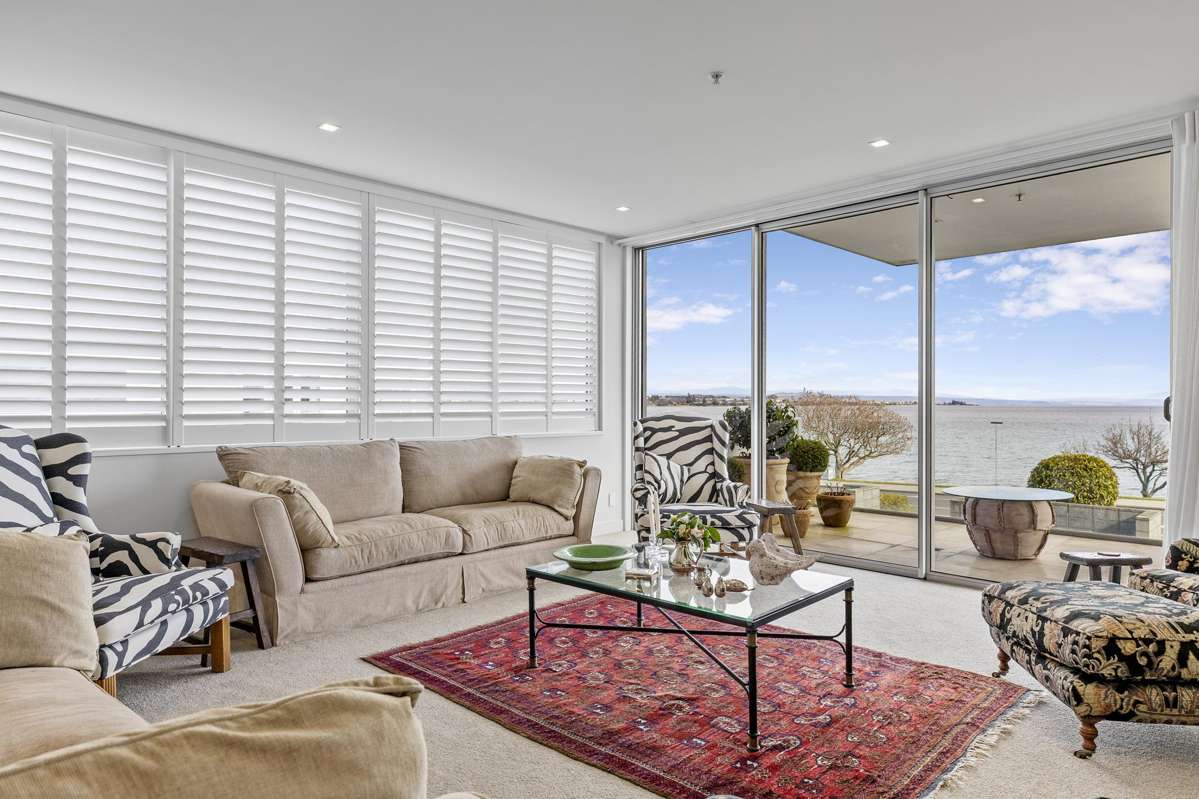 9/110 Lake Terrace_1