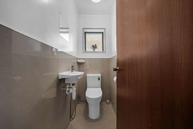 1/6 Tina Place Sunnyhills_27