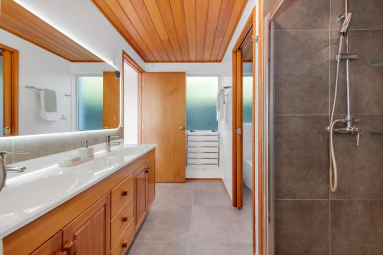 4 Dorrington Place Eastern Beach_38