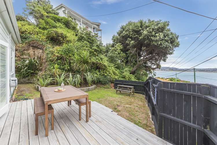 8a Hungerford Road Lyall Bay_13